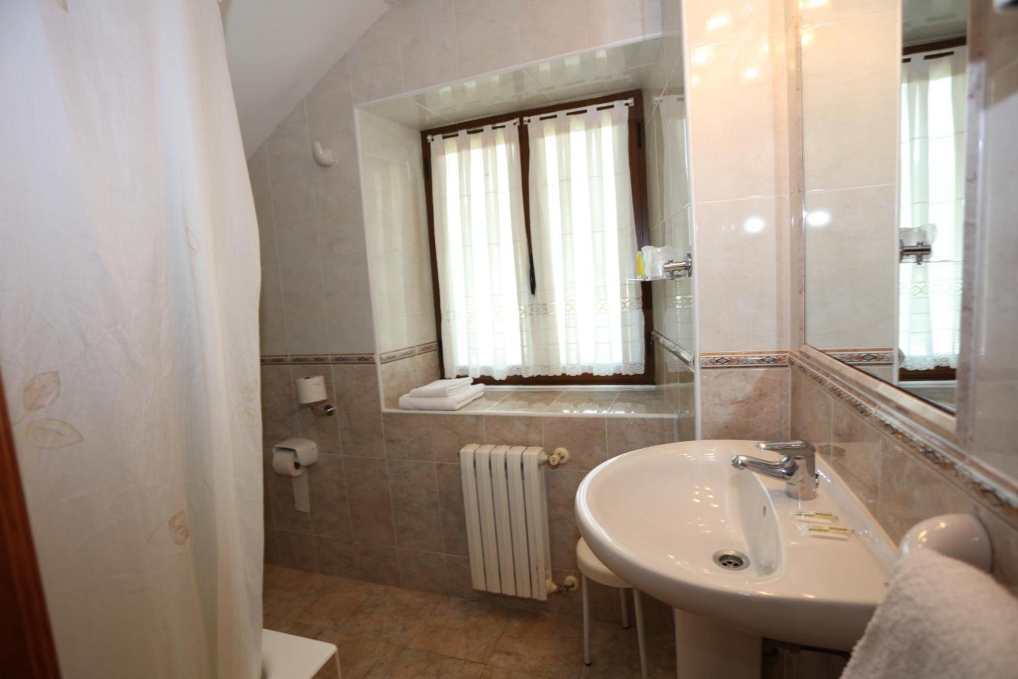 Hotel El Tilo Panes Habitación foto